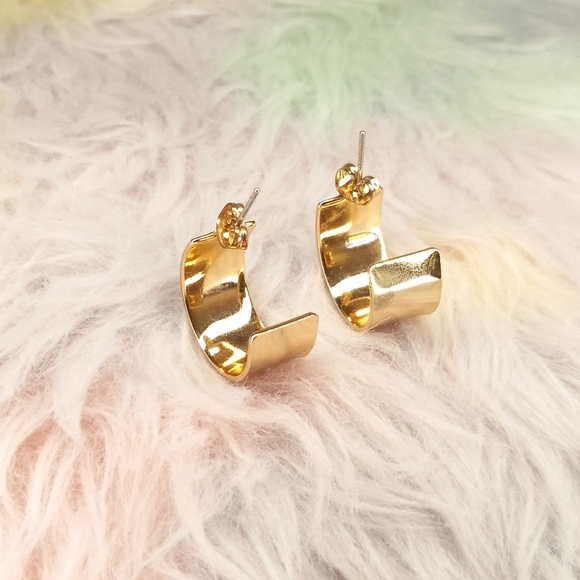 a new day Gold Hoop Earrings EUC - Picture 5 of 5